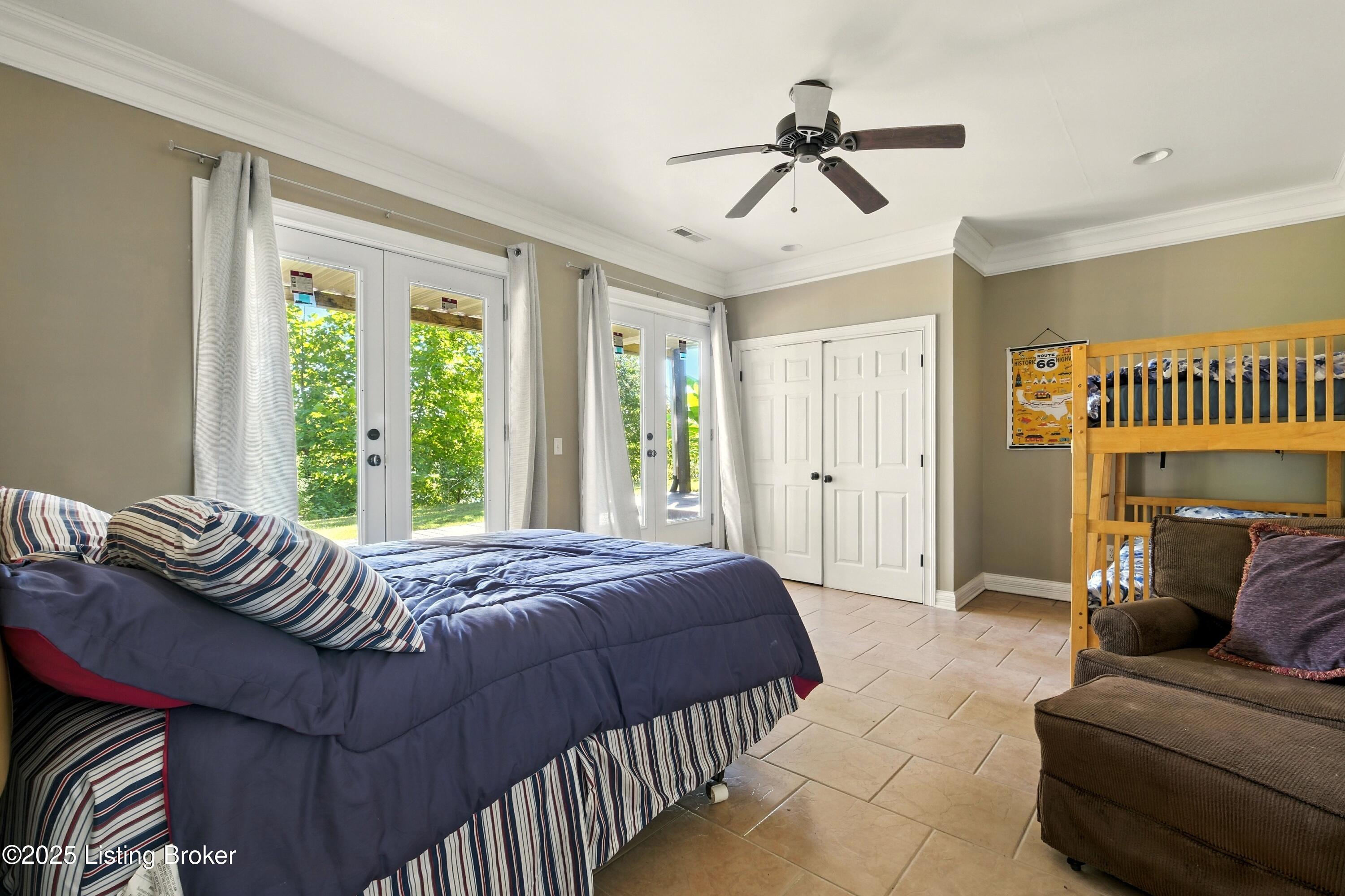 348 Lakeshore Dr