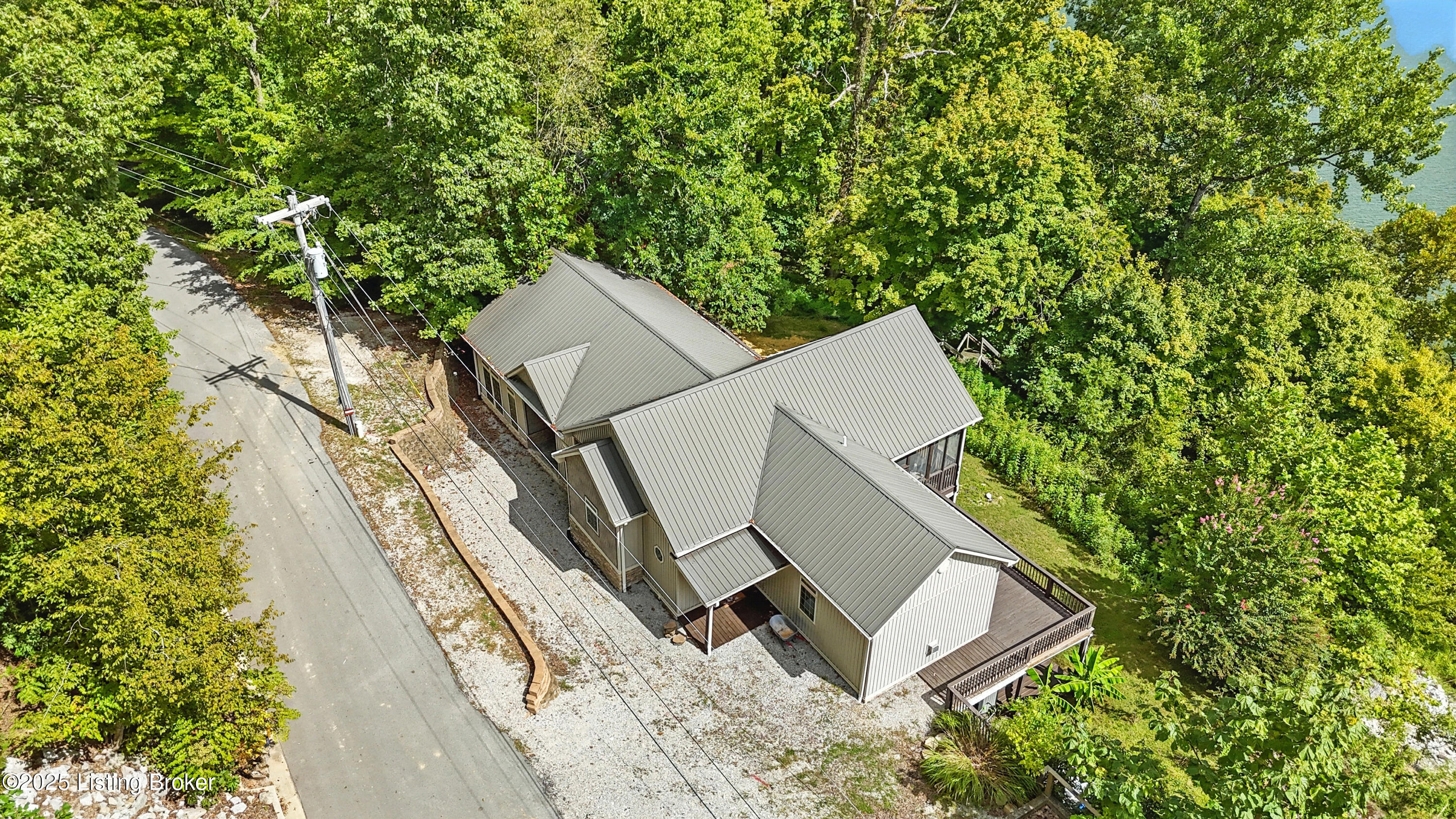 348 Lakeshore Dr