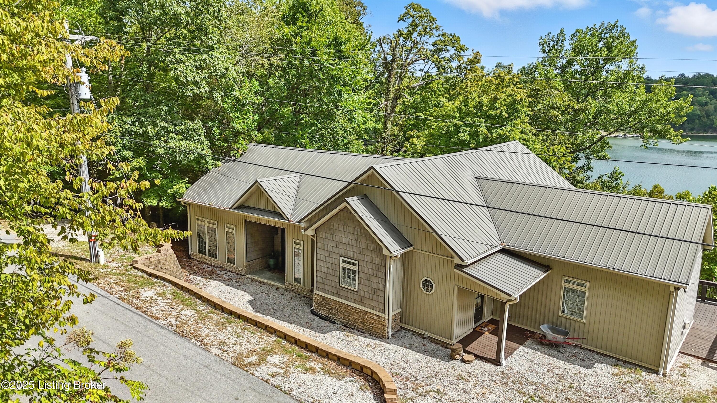 348 Lakeshore Dr