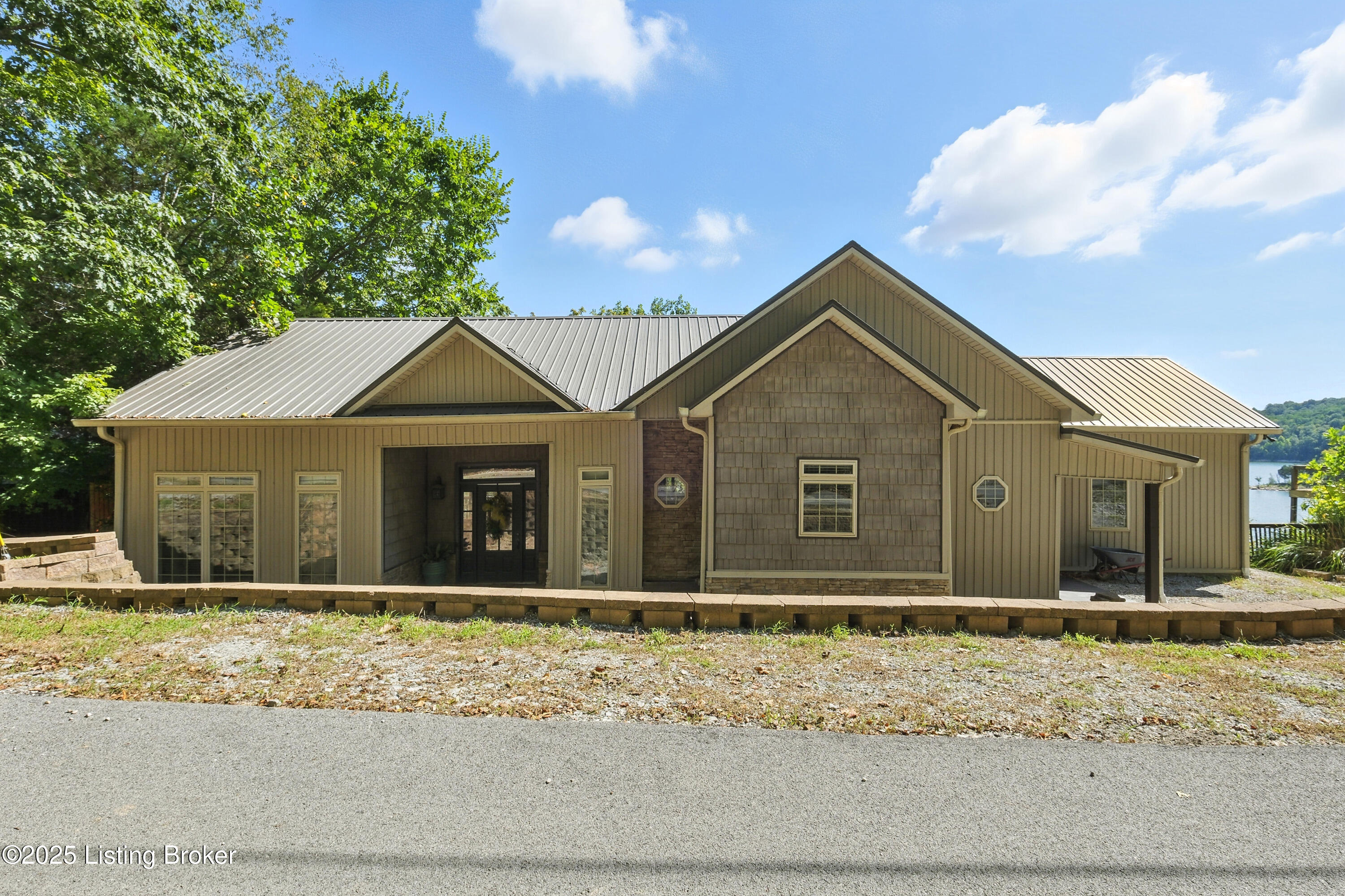 348 Lakeshore Dr