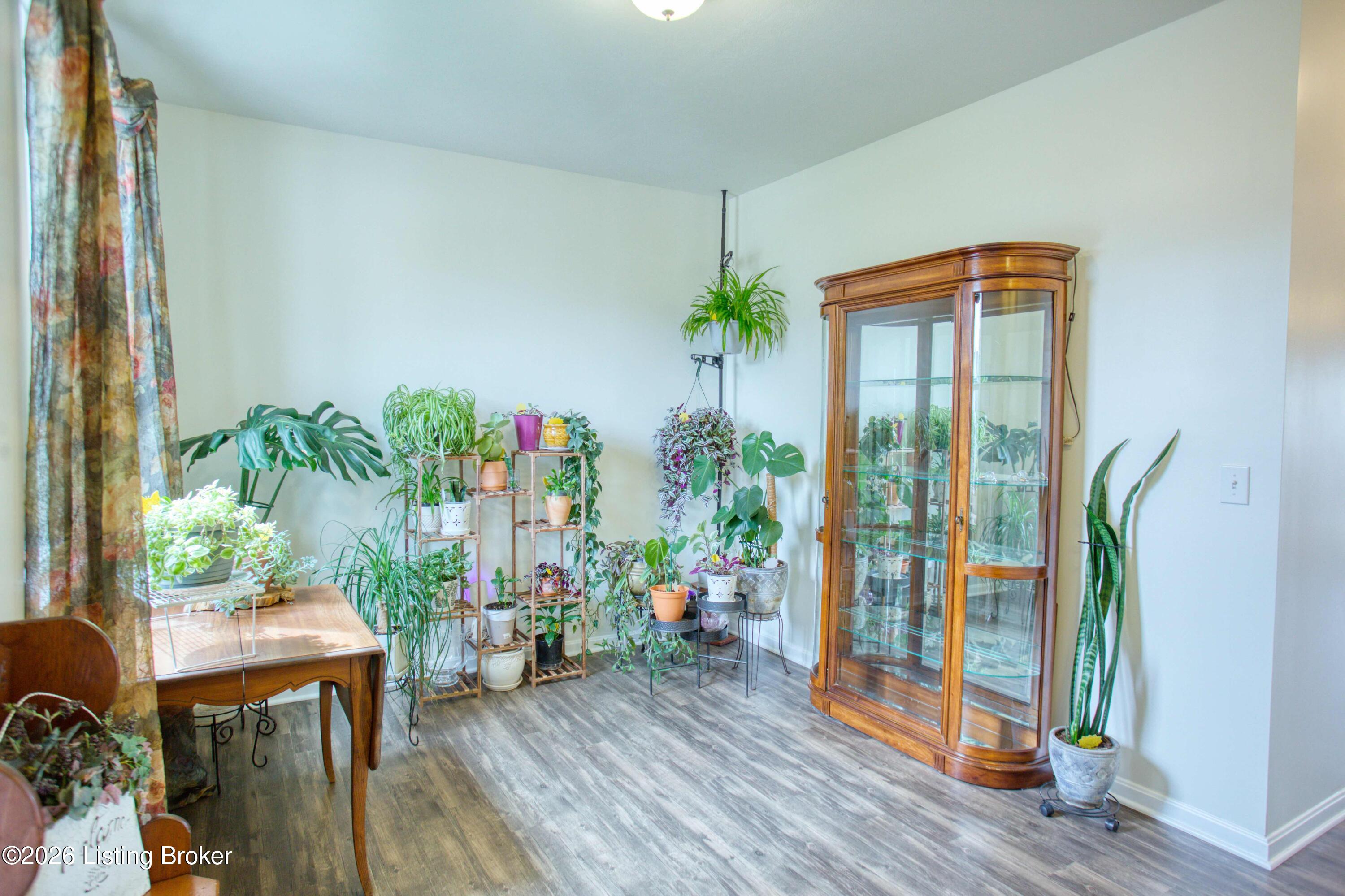 250 Saint Regis Dr