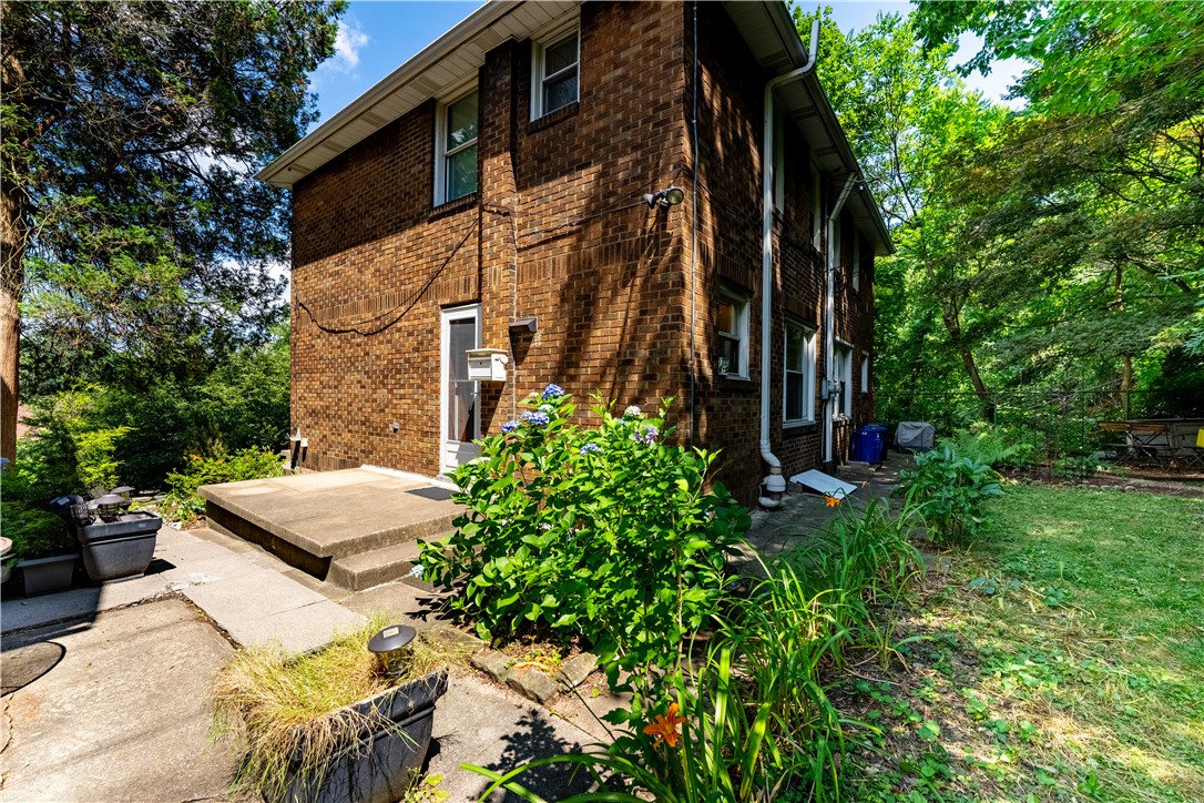 2872 Beechwood Blvd