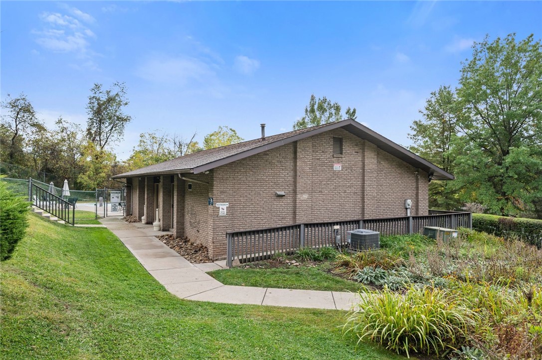 100 Williamsburg Lane