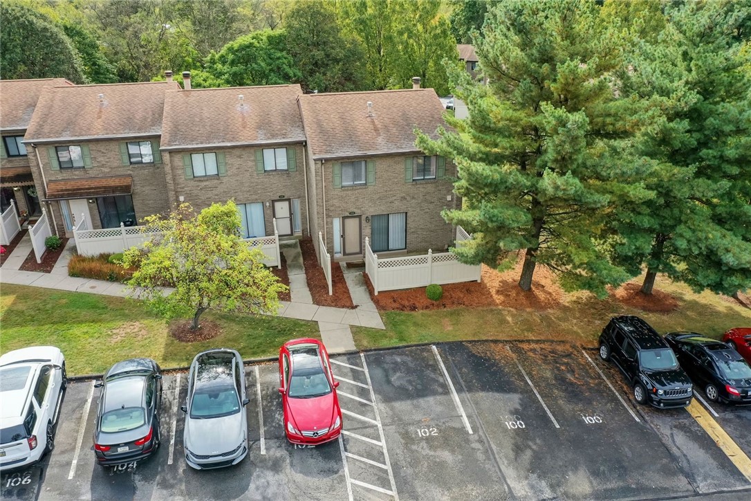 100 Williamsburg Lane