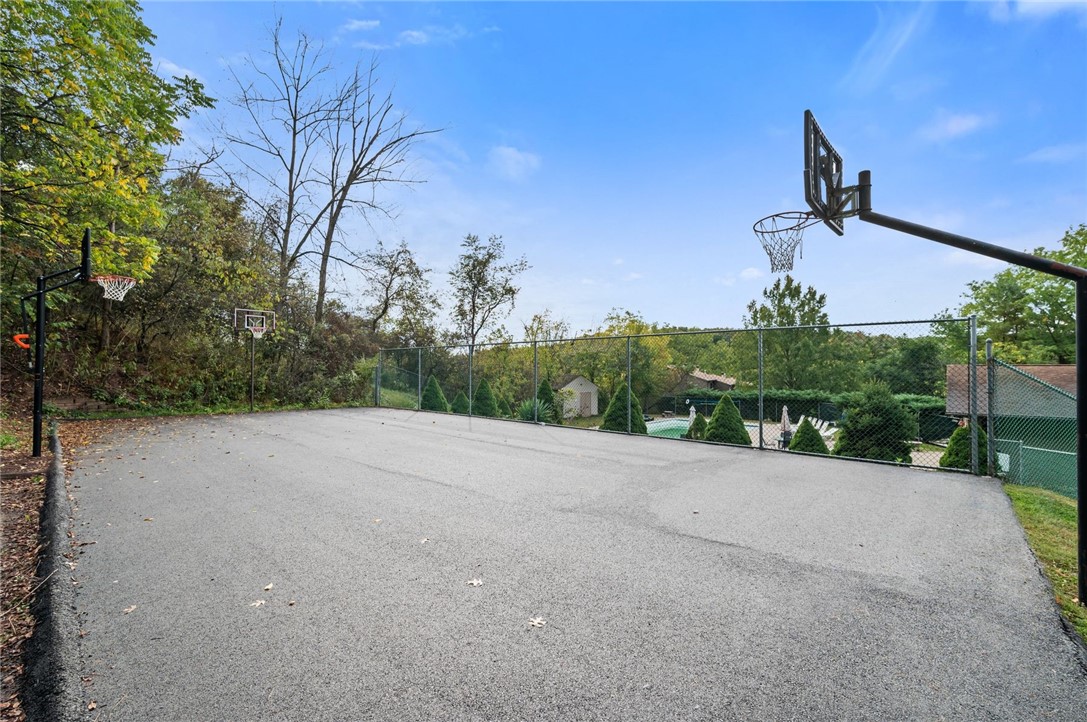 100 Williamsburg Lane
