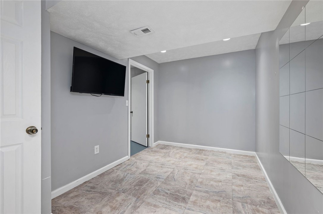 100 Williamsburg Lane