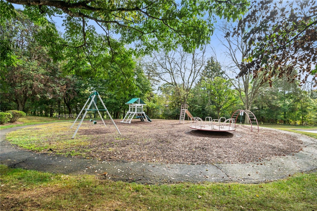 100 Williamsburg Lane