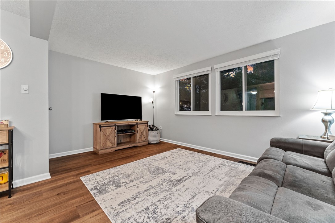 927 Lynwood Ct