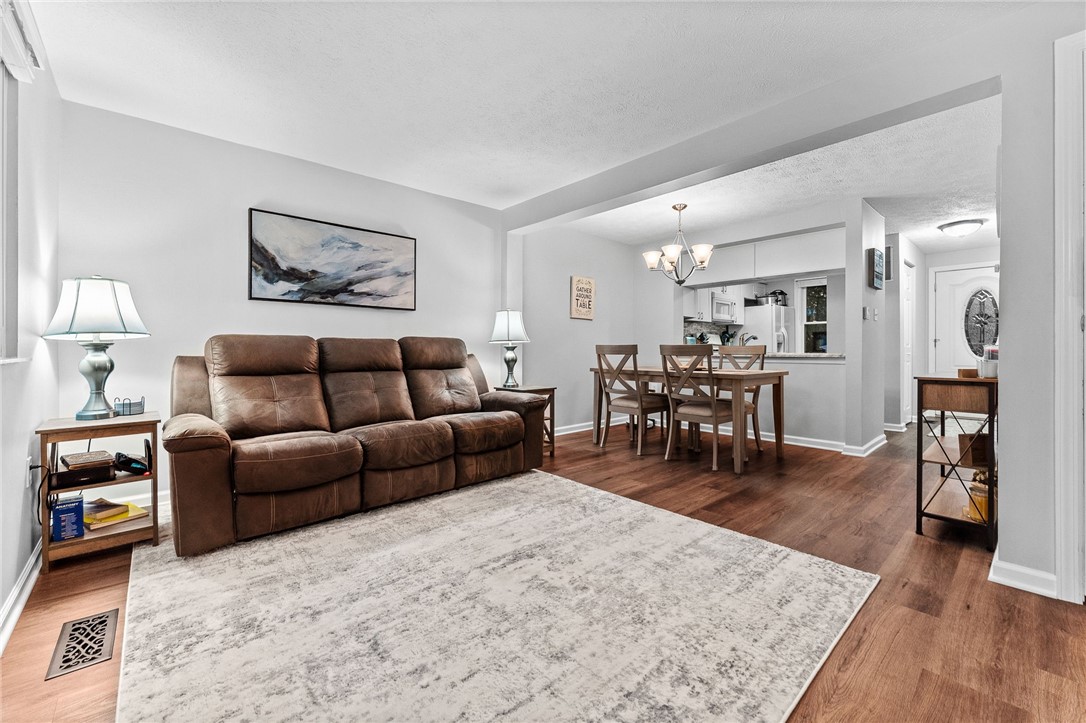 927 Lynwood Ct