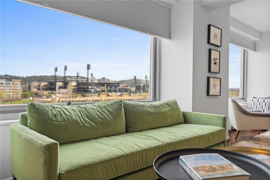 320 Fort Duquesne Boulevard 6F