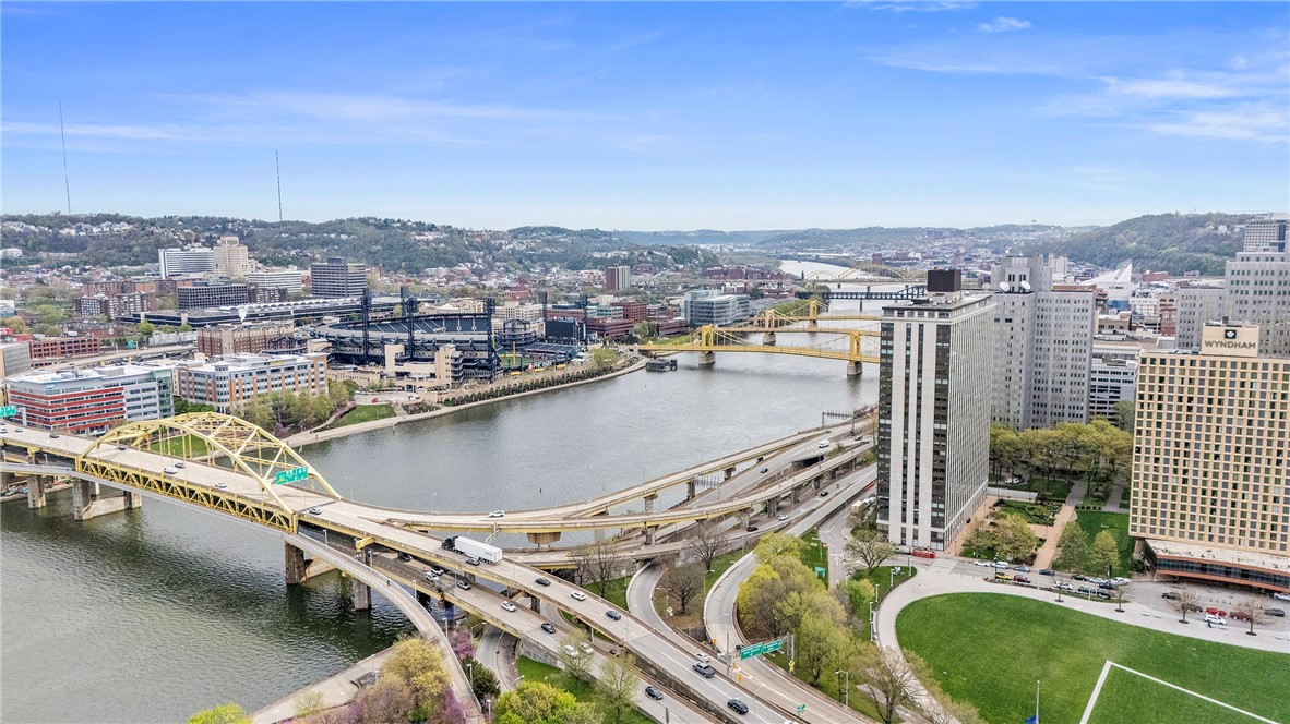 320 Fort Duquesne Boulevard 6F