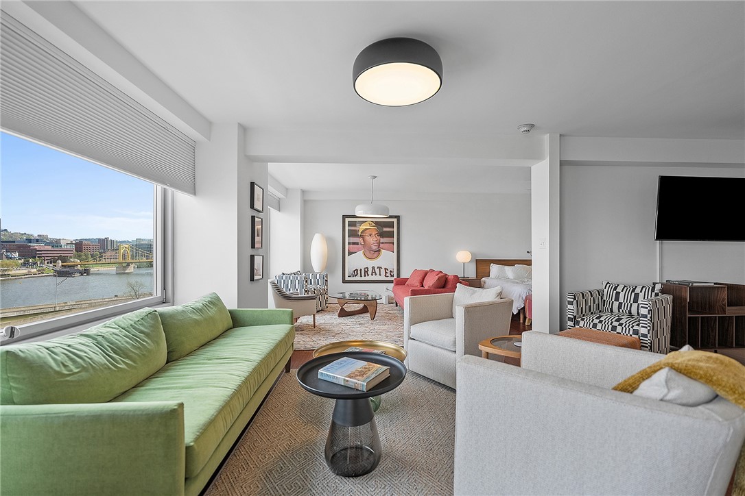 320 Fort Duquesne Boulevard 6F