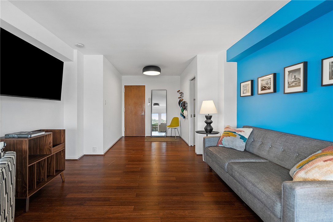 320 Fort Duquesne Boulevard 6F