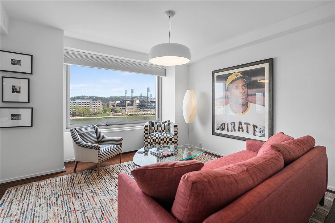 320 Fort Duquesne Boulevard 6F