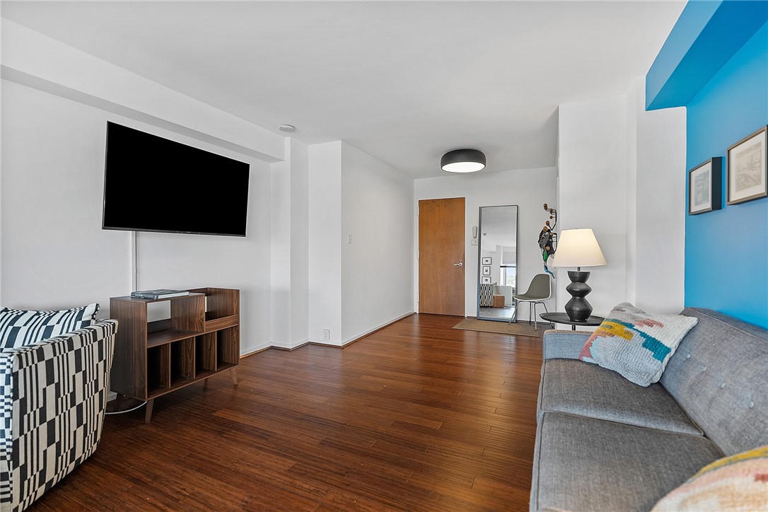 320 Fort Duquesne Boulevard 6F