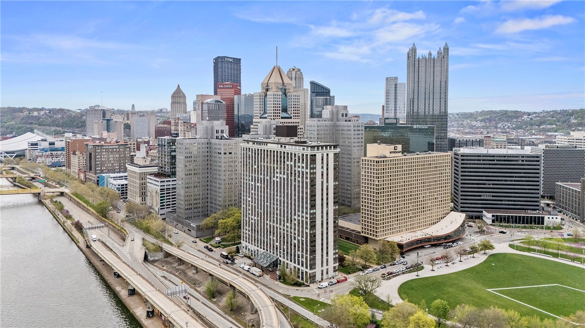 320 Fort Duquesne Boulevard 6F