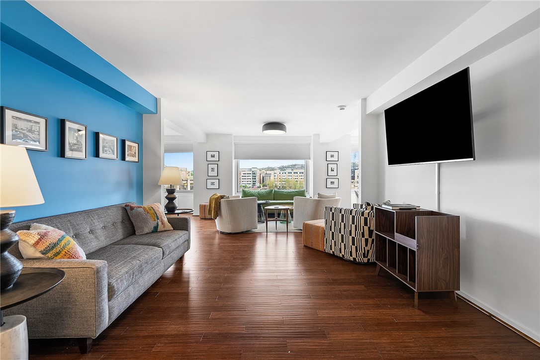 320 Fort Duquesne Boulevard 6F