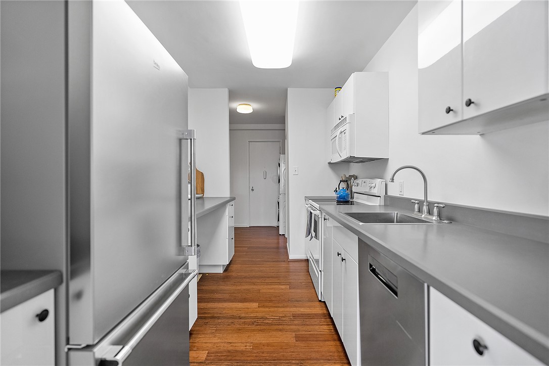 320 Fort Duquesne Boulevard 6F