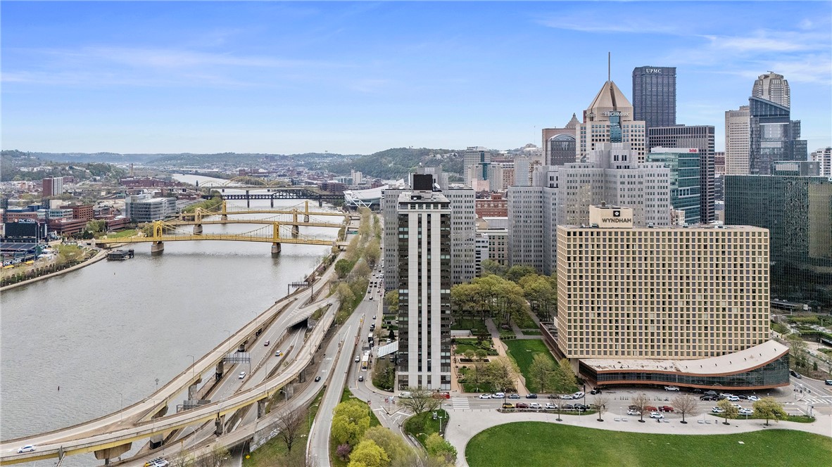 320 Fort Duquesne Boulevard 6F