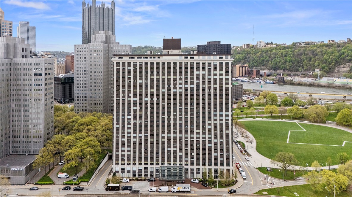 320 Fort Duquesne Boulevard 6F