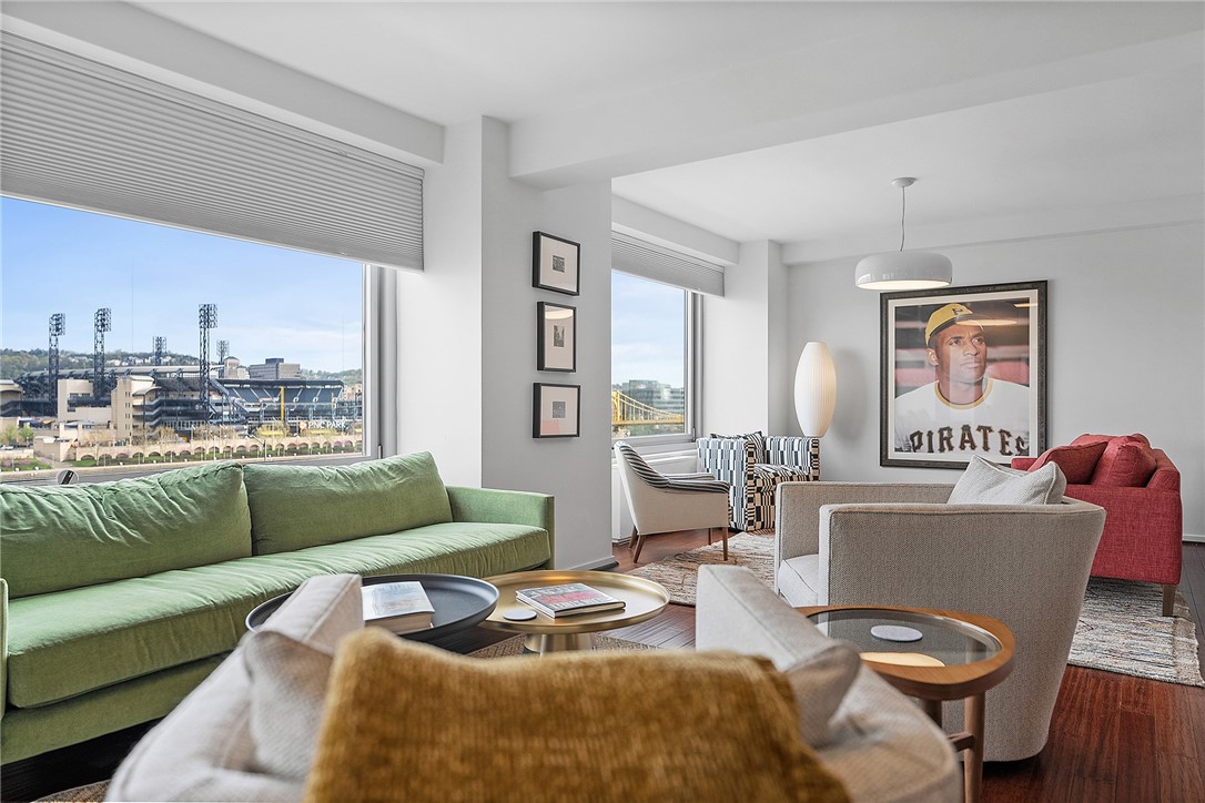 320 Fort Duquesne Boulevard 6F