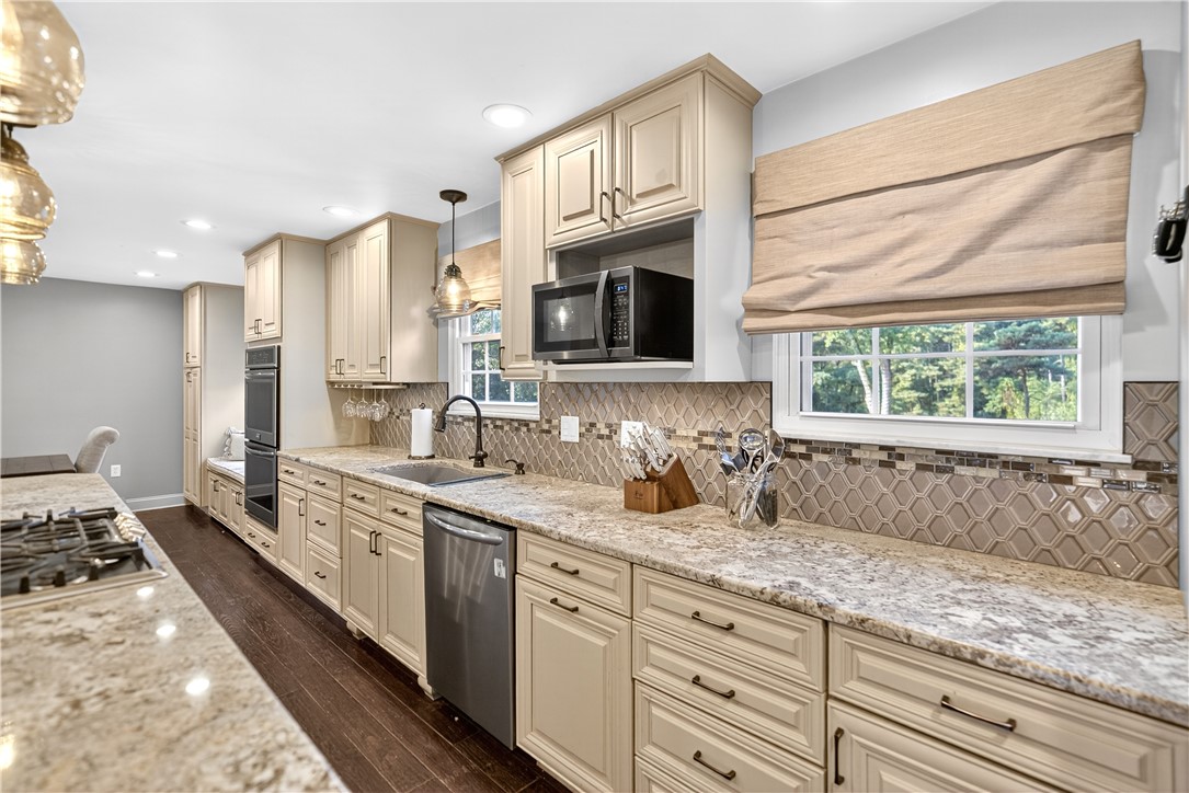 10107 Deer View Point