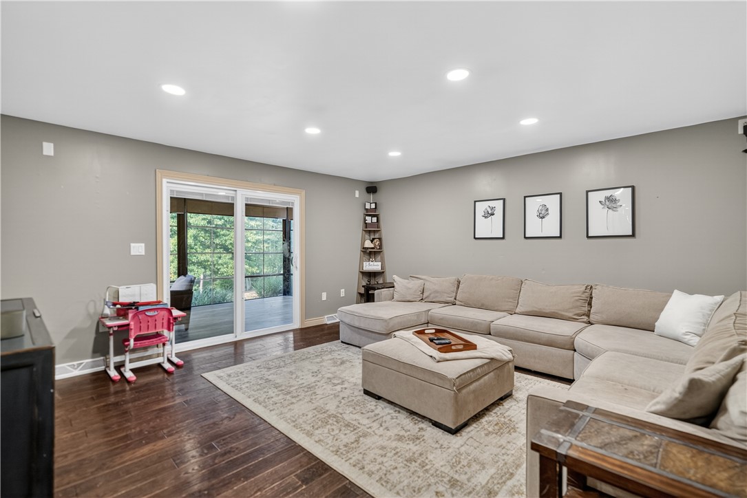 10107 Deer View Point