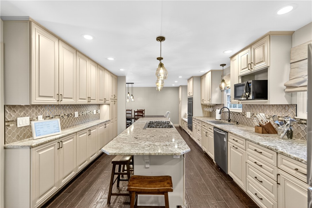 10107 Deer View Point