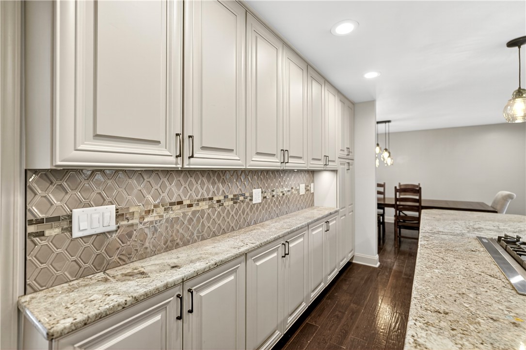 10107 Deer View Point