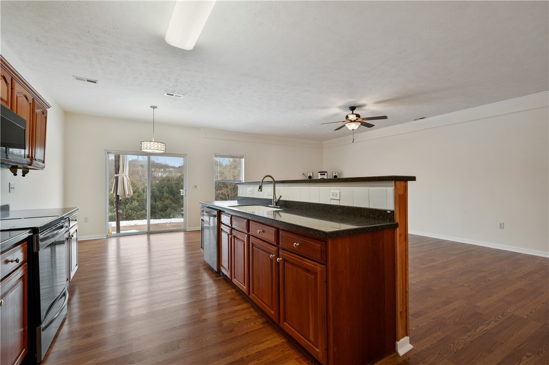 608 Whispering Pines Dr