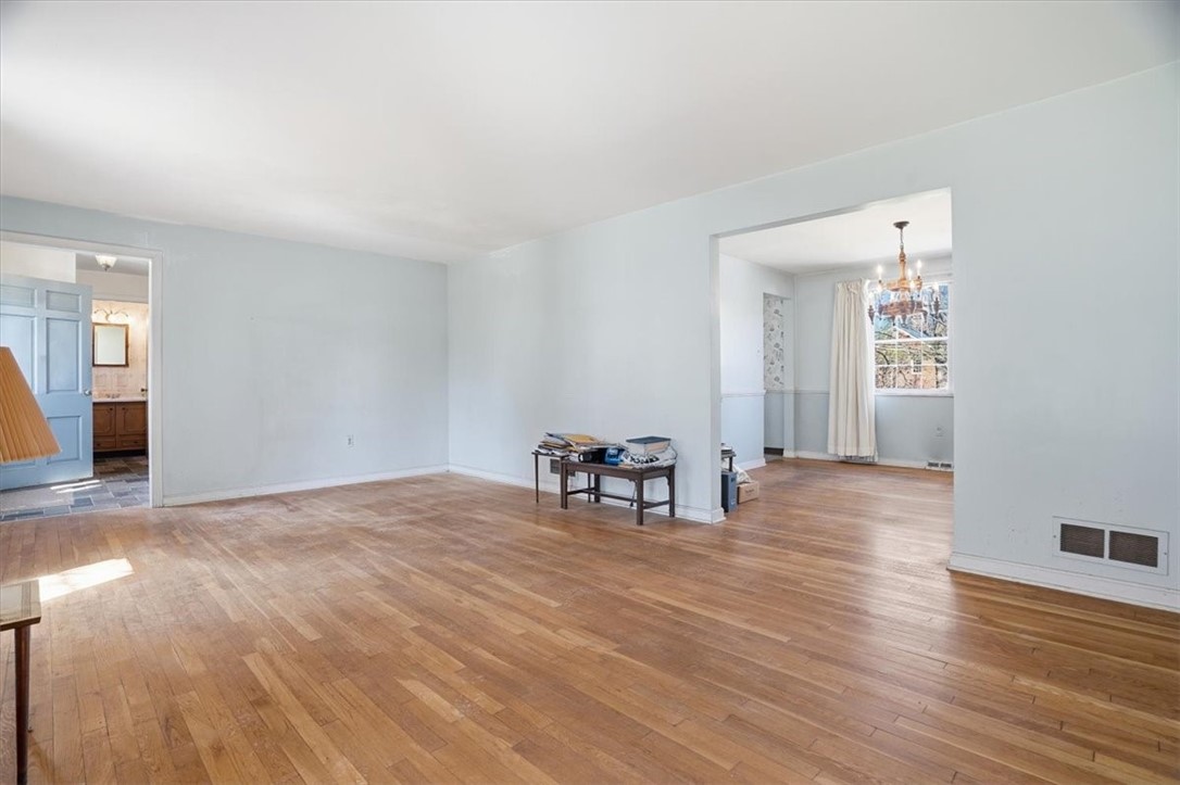 108 Oxbridge Dr