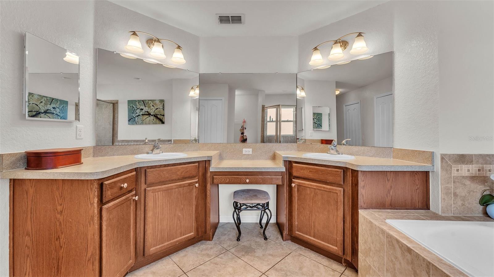 1215 EVERGREEN PARK CIR