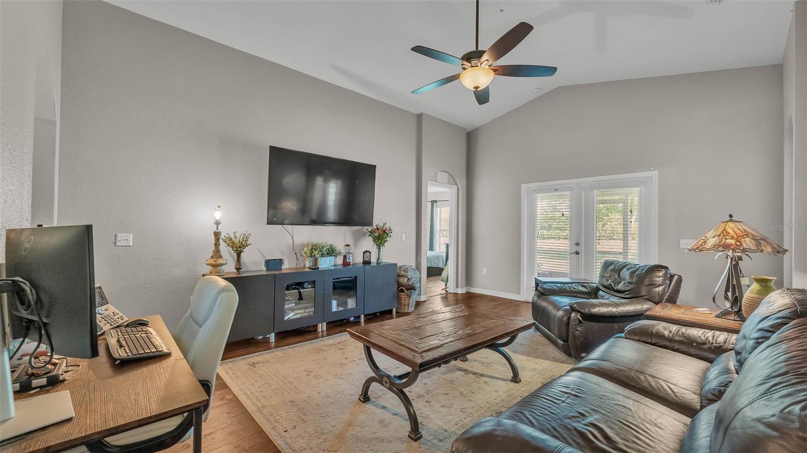 1215 EVERGREEN PARK CIR