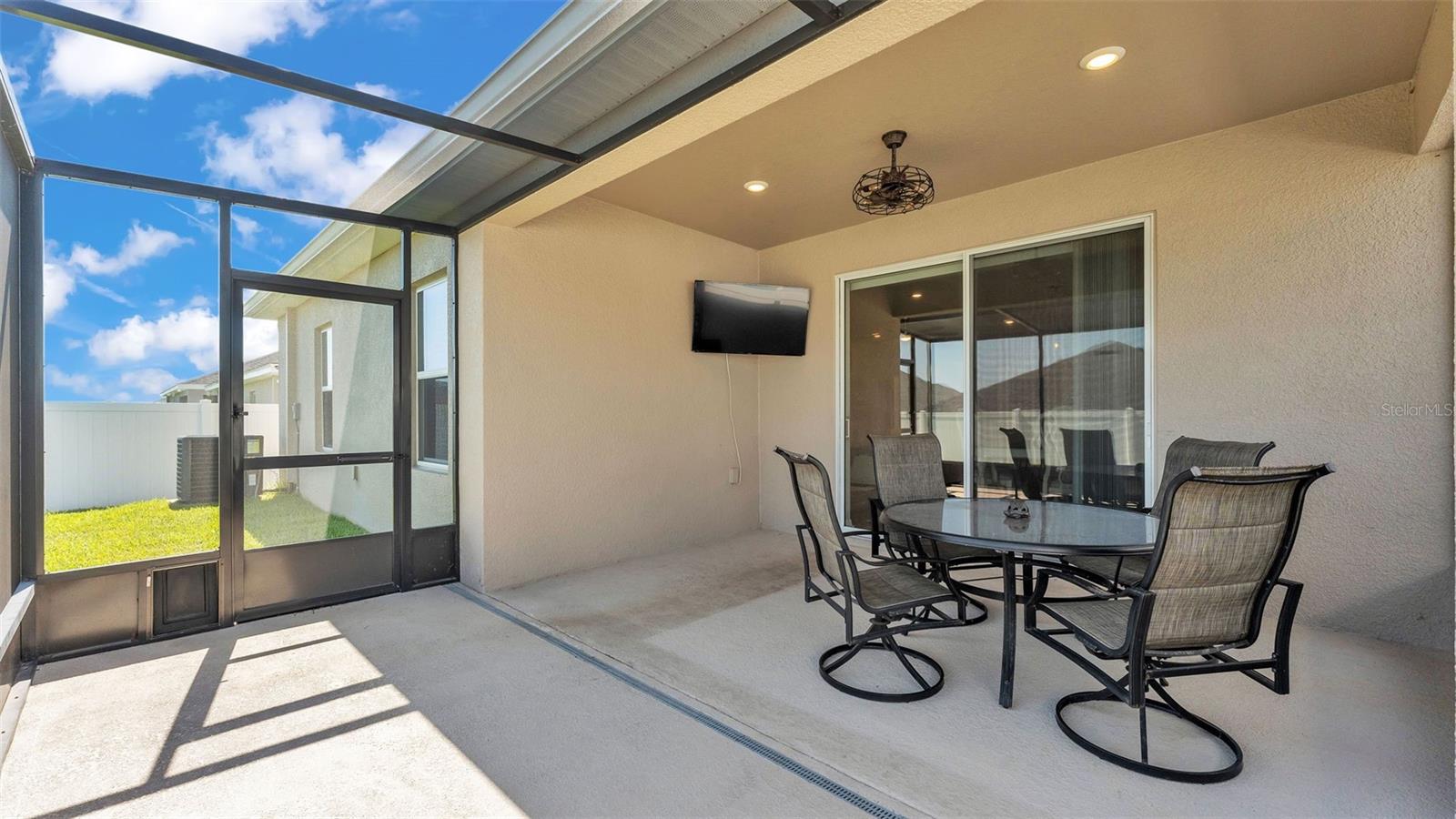 1222 CASCADE DR