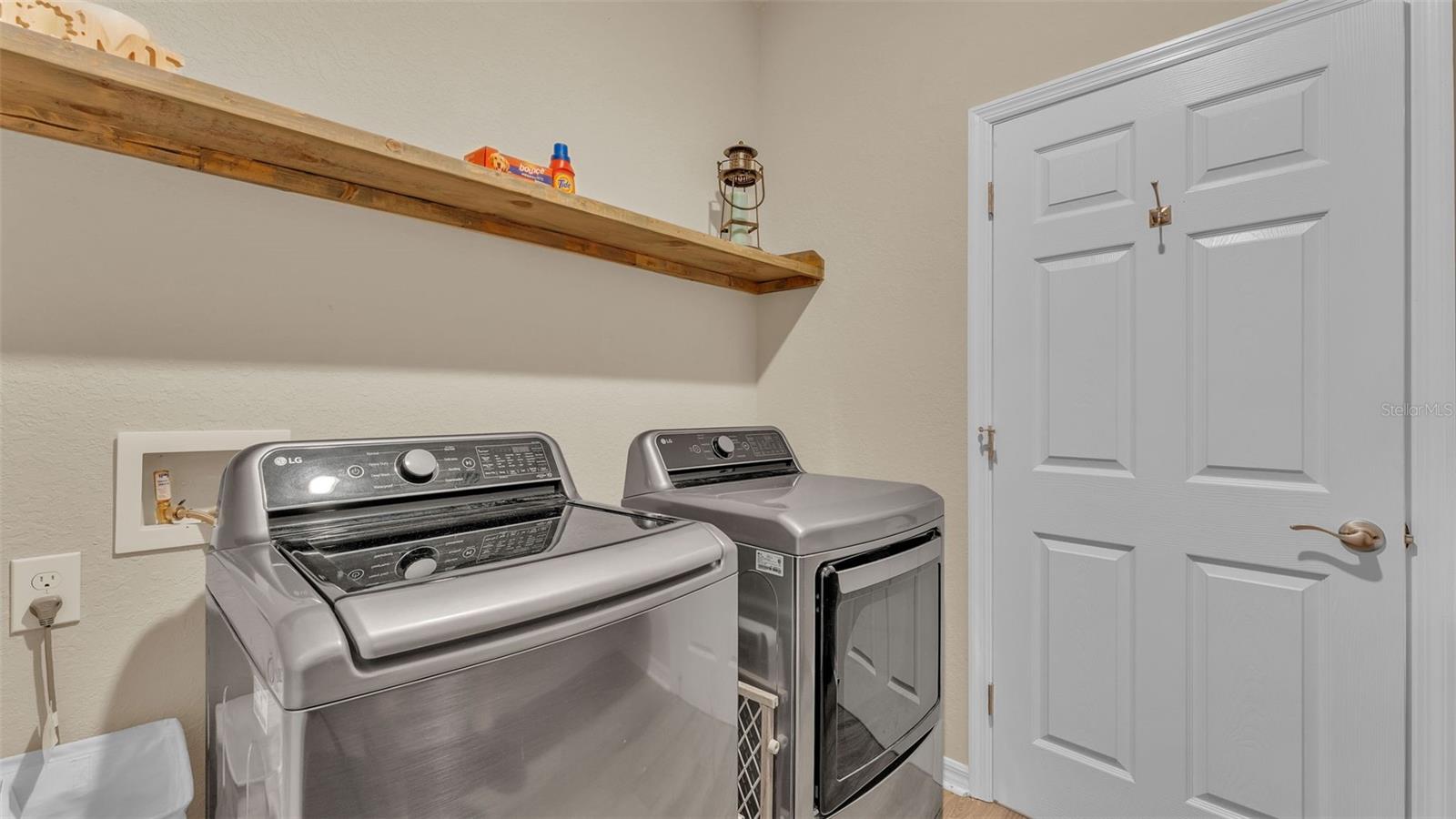 1222 CASCADE DR