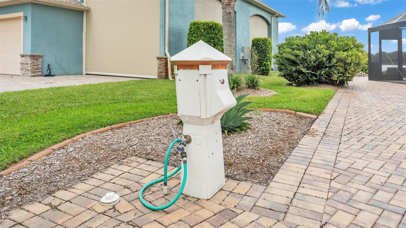 652 MEANDERING WAY