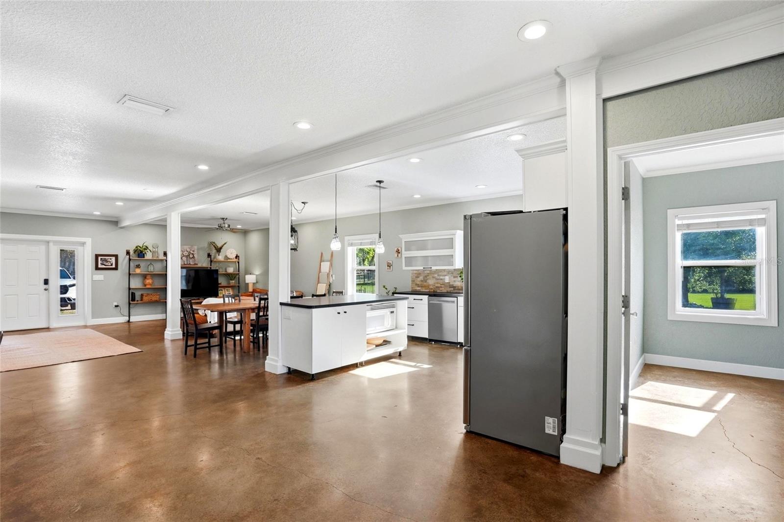 123 S WIGGINS RD