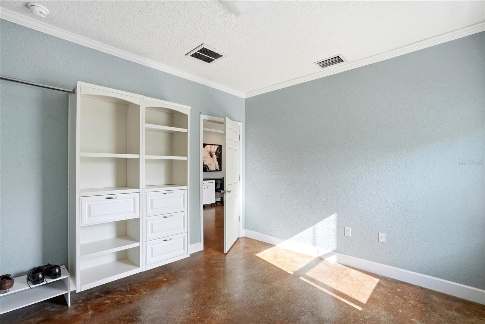 123 S WIGGINS RD