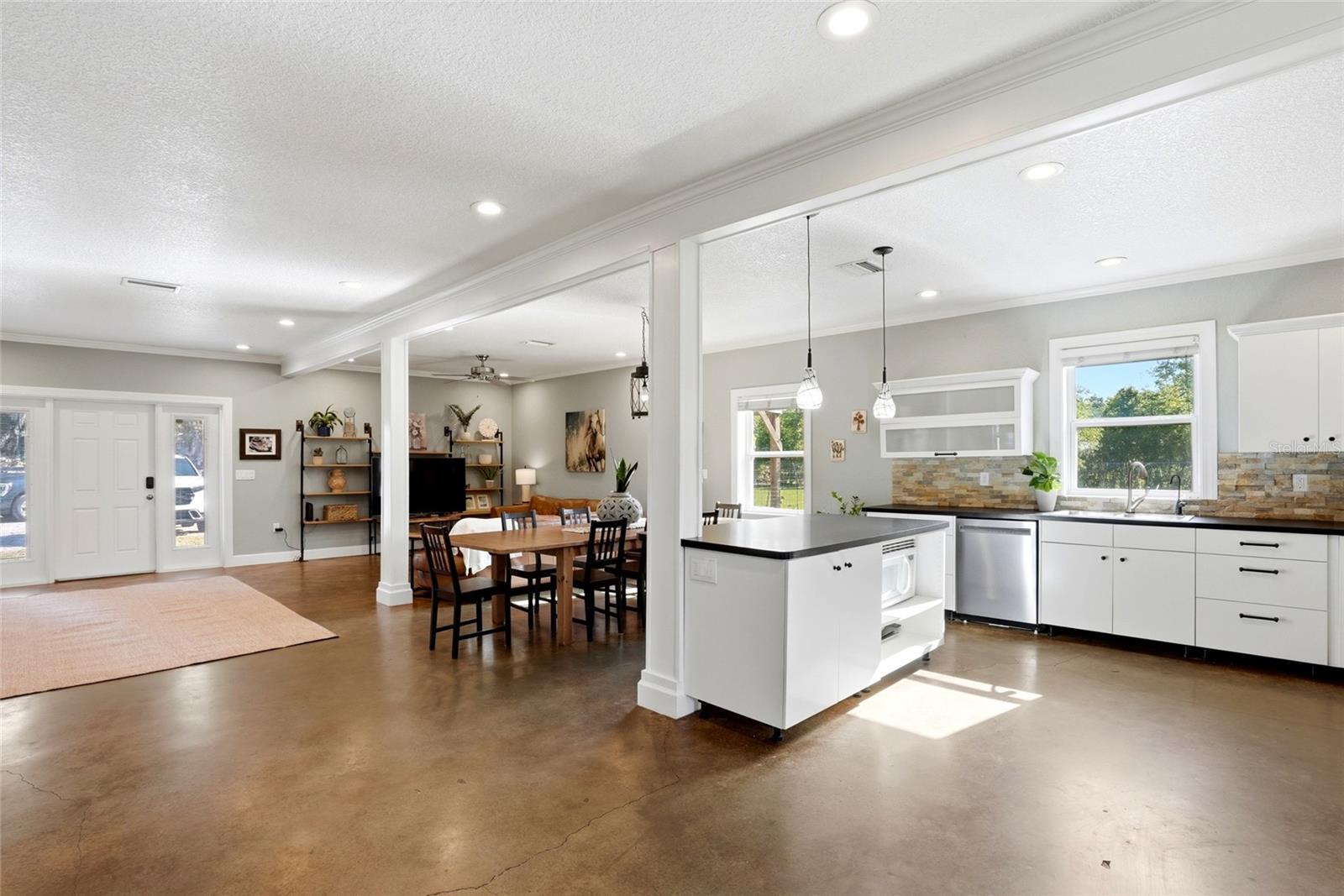 123 S WIGGINS RD
