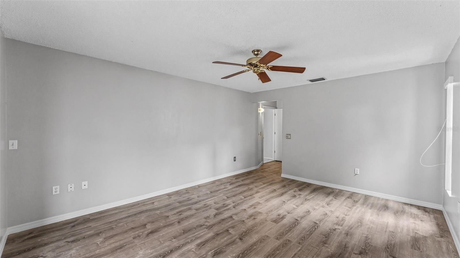 549 PENINSULAR DR