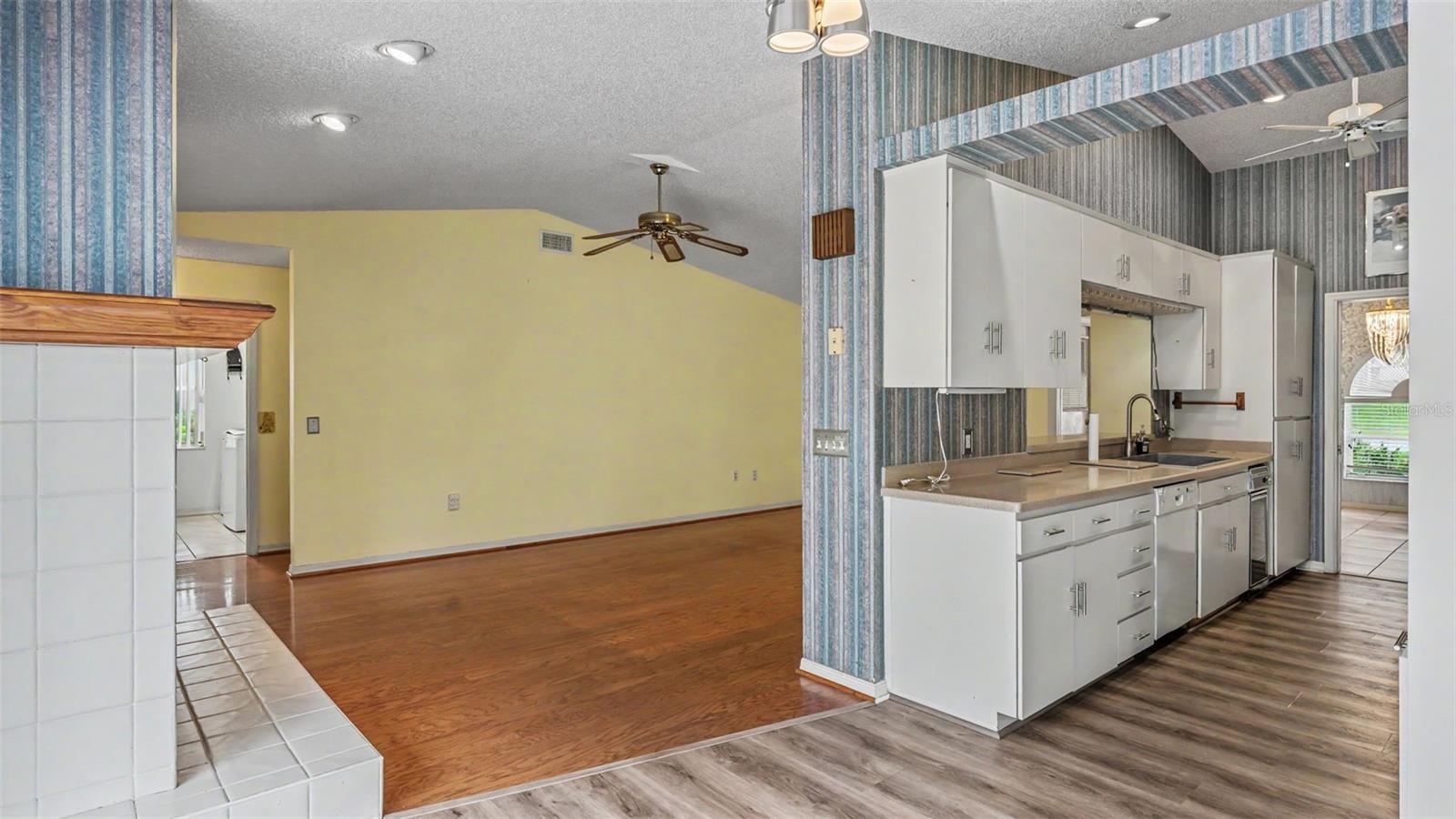549 PENINSULAR DR