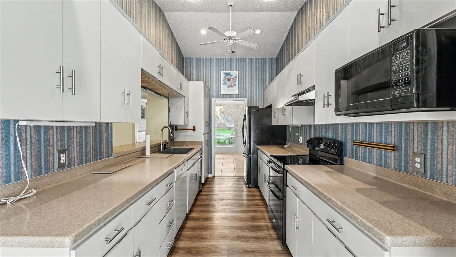 549 PENINSULAR DR