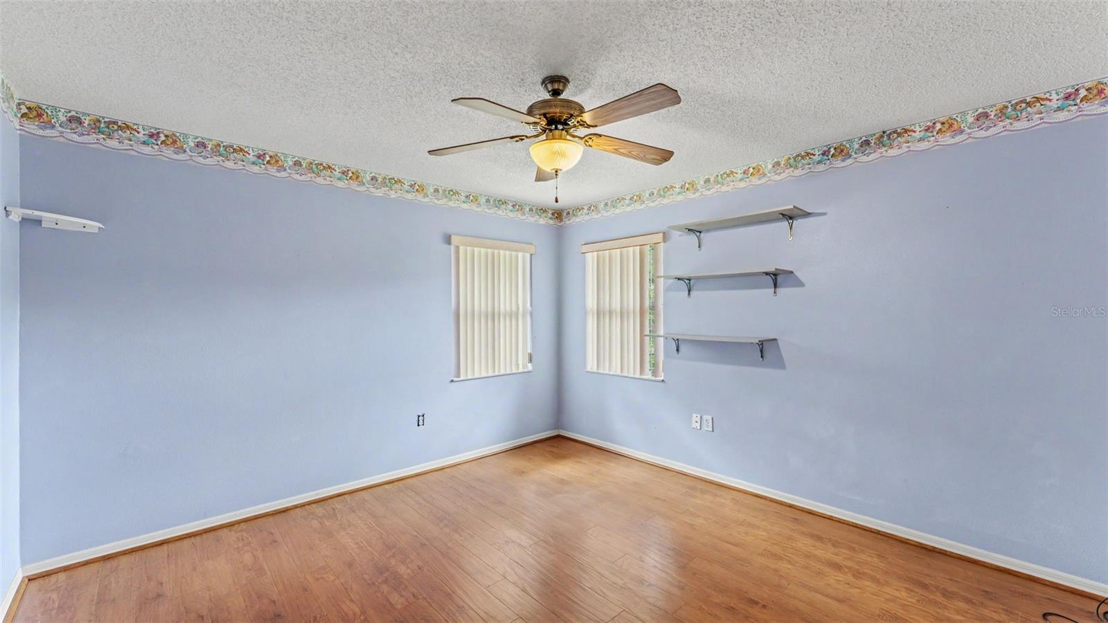 549 PENINSULAR DR