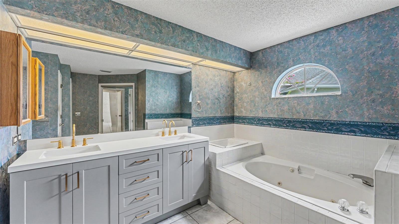 549 PENINSULAR DR