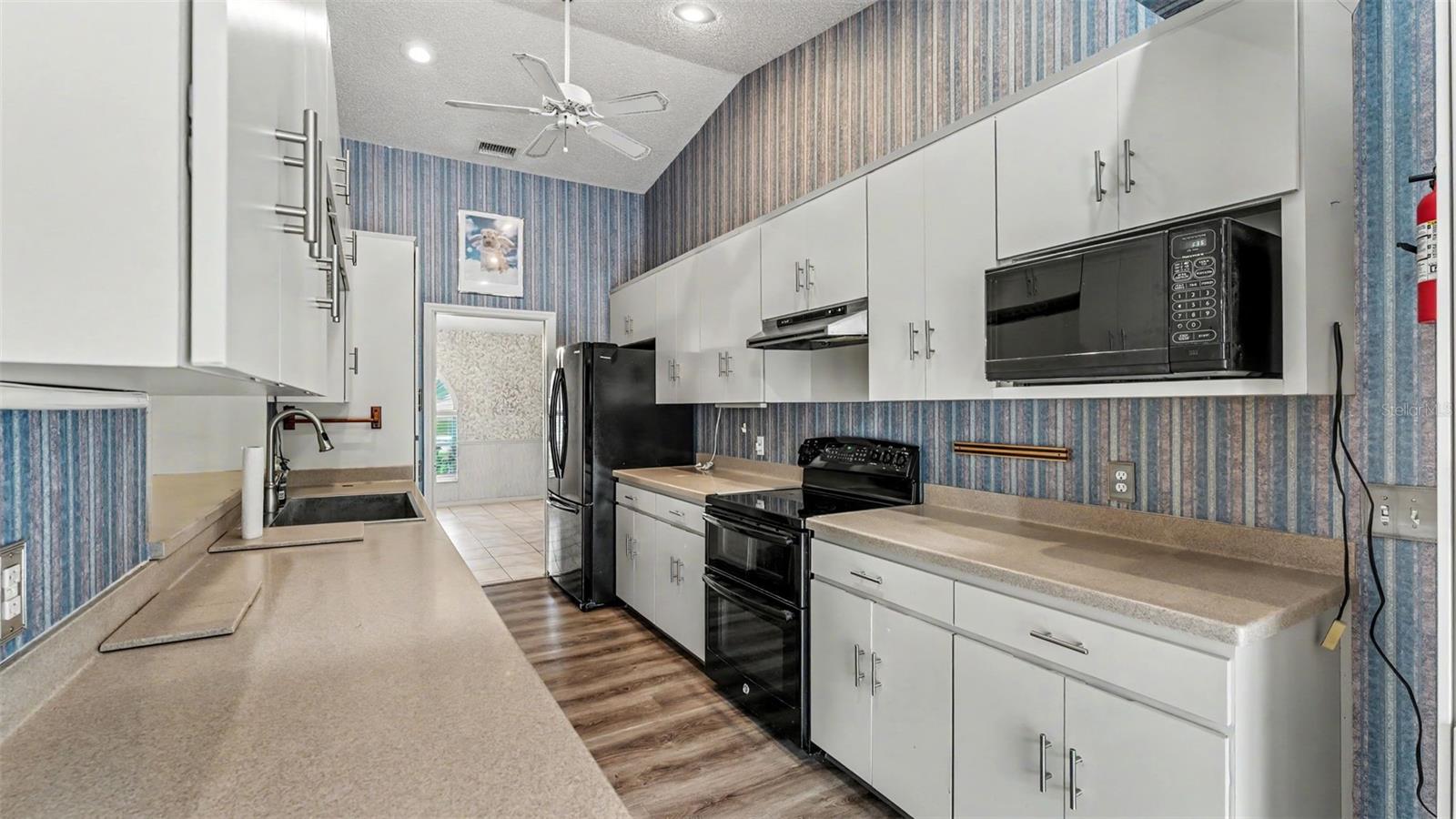 549 PENINSULAR DR