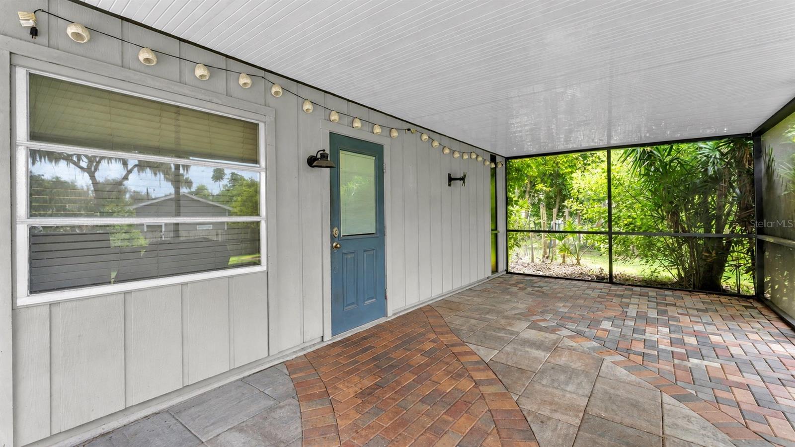 7011 DAVIN ST