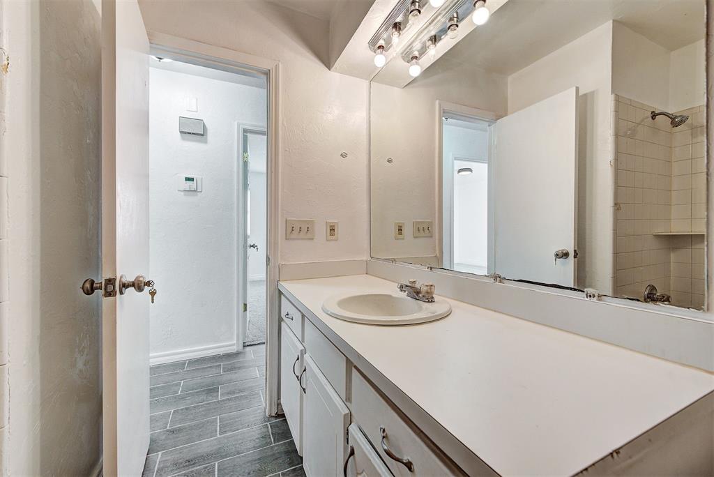 924 Clear Creek