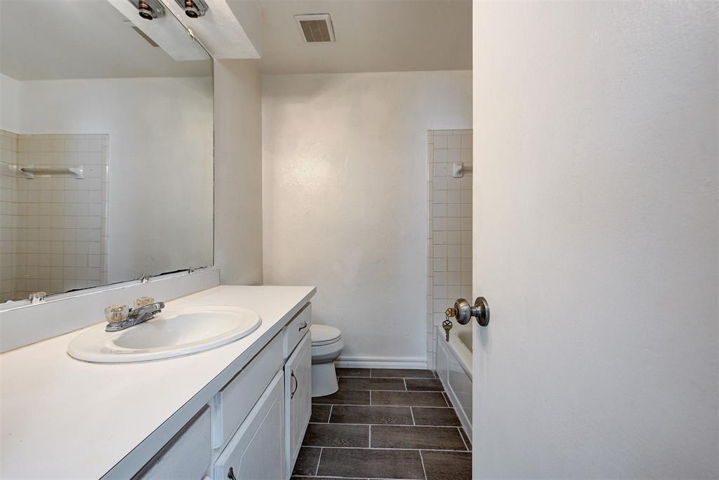924 Clear Creek