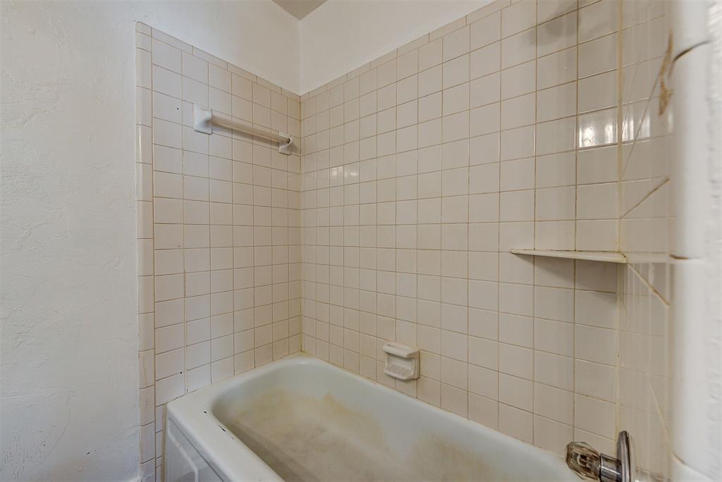 924 Clear Creek