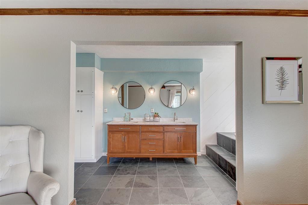 2118 Saddleback Boulevard